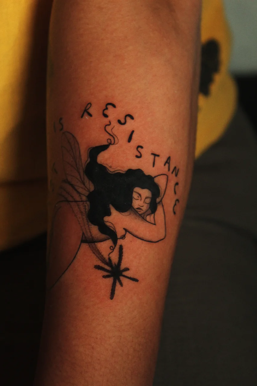 Tatuaje fino y detallado